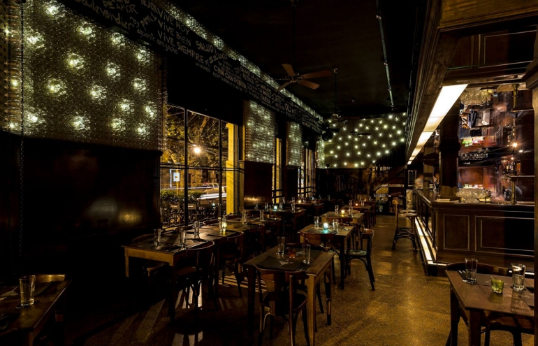 Si la provincia no extiende la restricción, bares y restaurantes podrán recibir nuevamente clientes a la noche