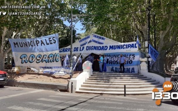 Municipales instalaron una carpa frente al Palacio de los Leones