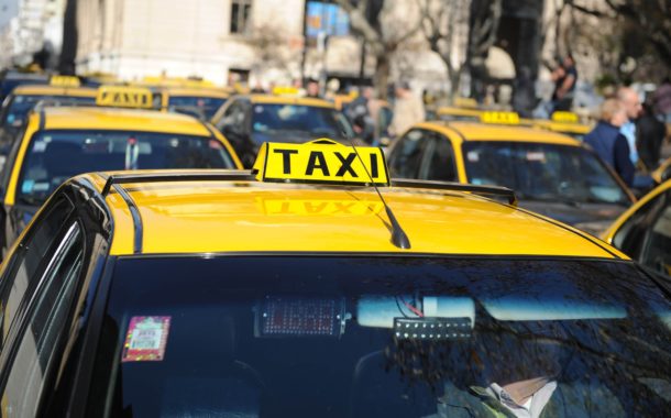 Imputados y condenados por delitos complejos no podrán administrar taxis en Rosario